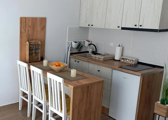 Lola Jezero Apartman *